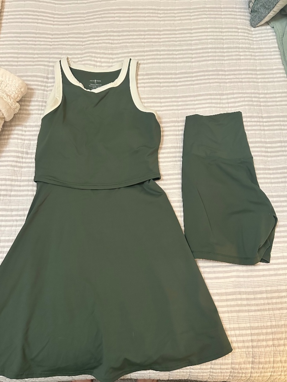 Movemama Courtside nursing tennis dress + undershorts